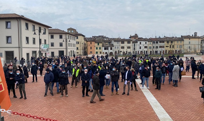 fat-110-anni-di-storia-inaugurata-statua-dedicata-alle-tabacchine