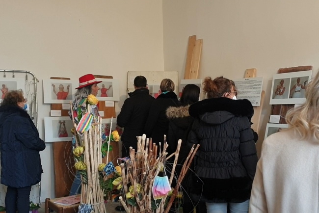 Tumore al seno, inaugurata mostra “Un amore dal grigio al colore”