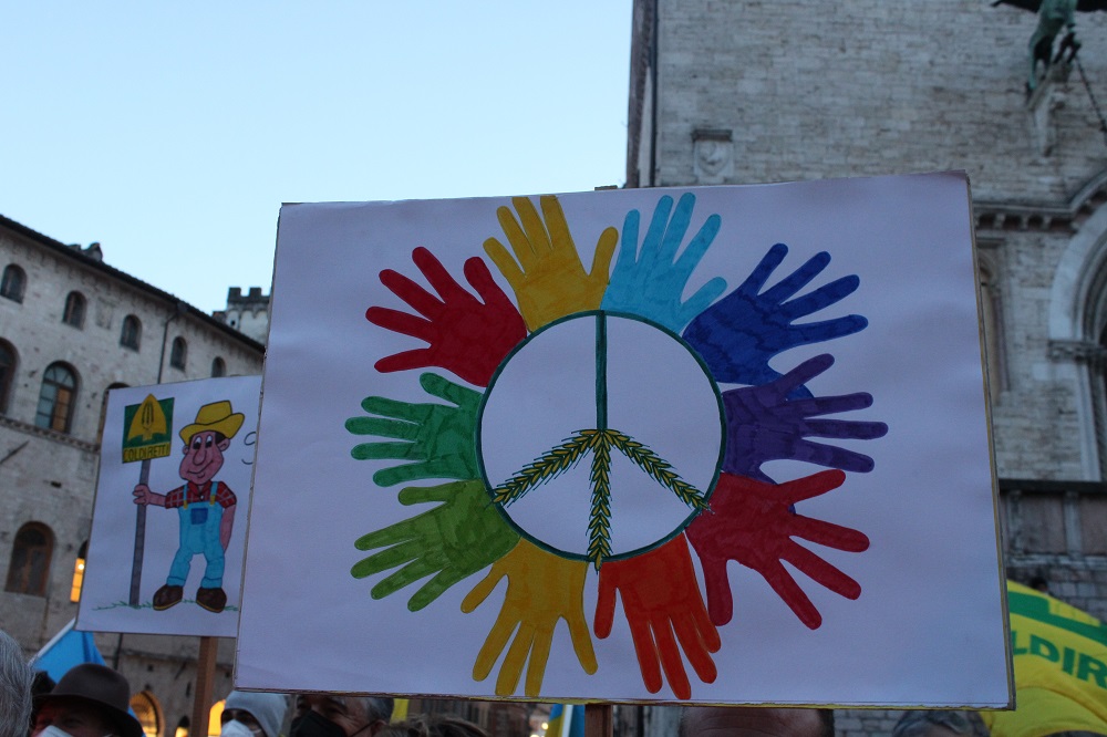 “Fermiamo le guerre”, la Cgil organizza flash mob in dieci città dell’Umbria