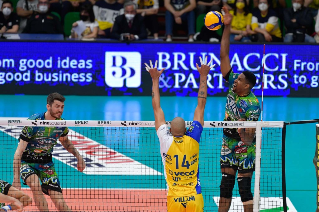 Il tie-break stavolta sorride alla Sir: si va in Gara5 con Modena