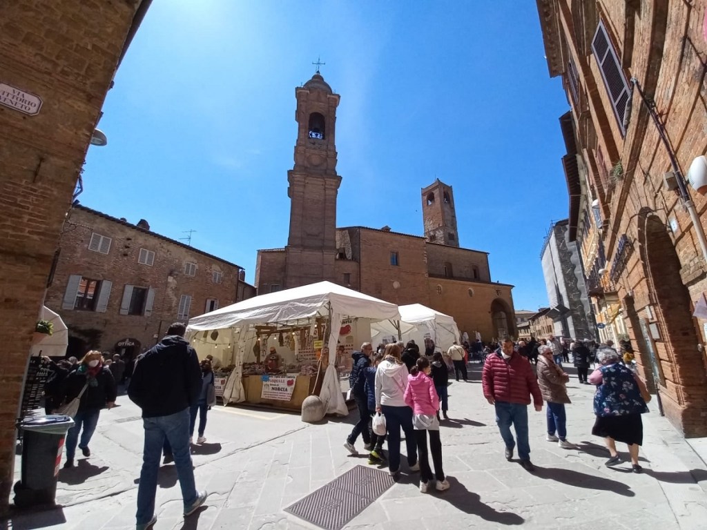 Arte, cinema, vip e prodotti tipici: Città della Pieve raddoppia i turisti