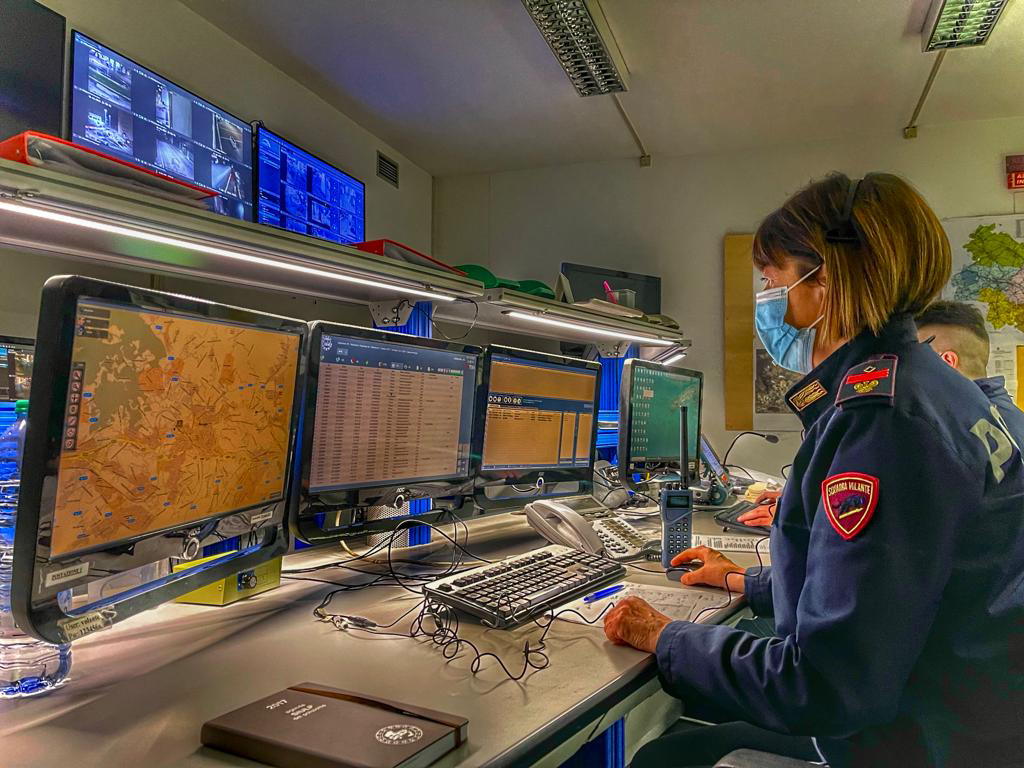 Finge di essere poliziotto e chiede un prestito | Denunciato 36enne per truffa