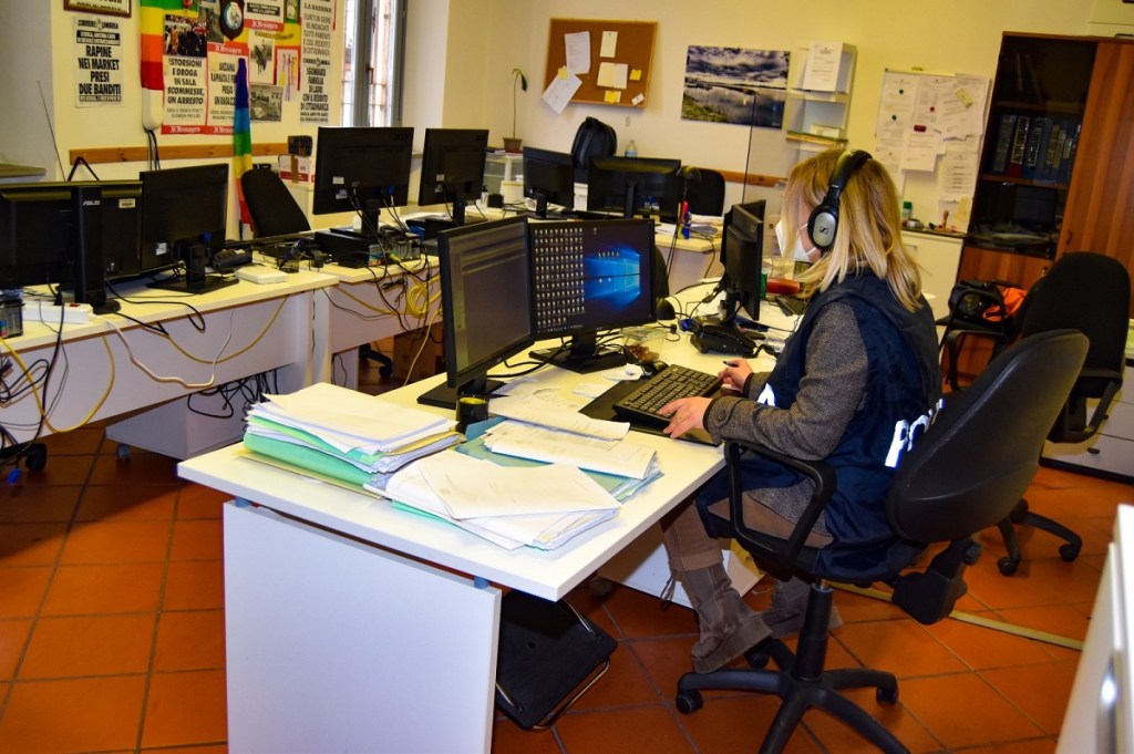 Chatta con due ragazze in un sito di incontri, viene minacciato per soldi