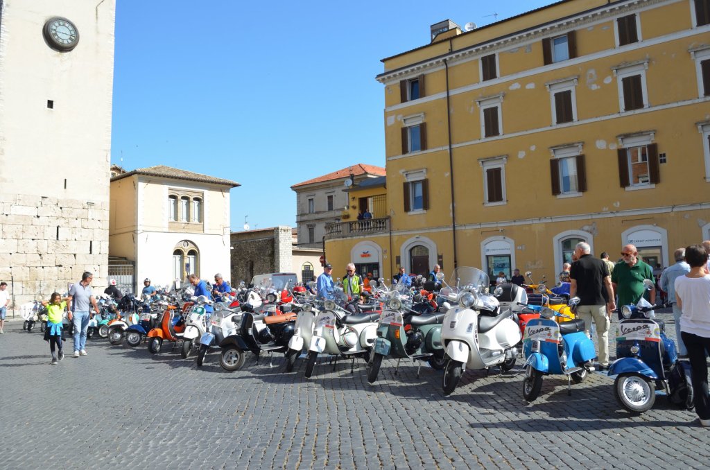 Vespa club, a Spoleto domenica il “Vespoletivm Pool edition”