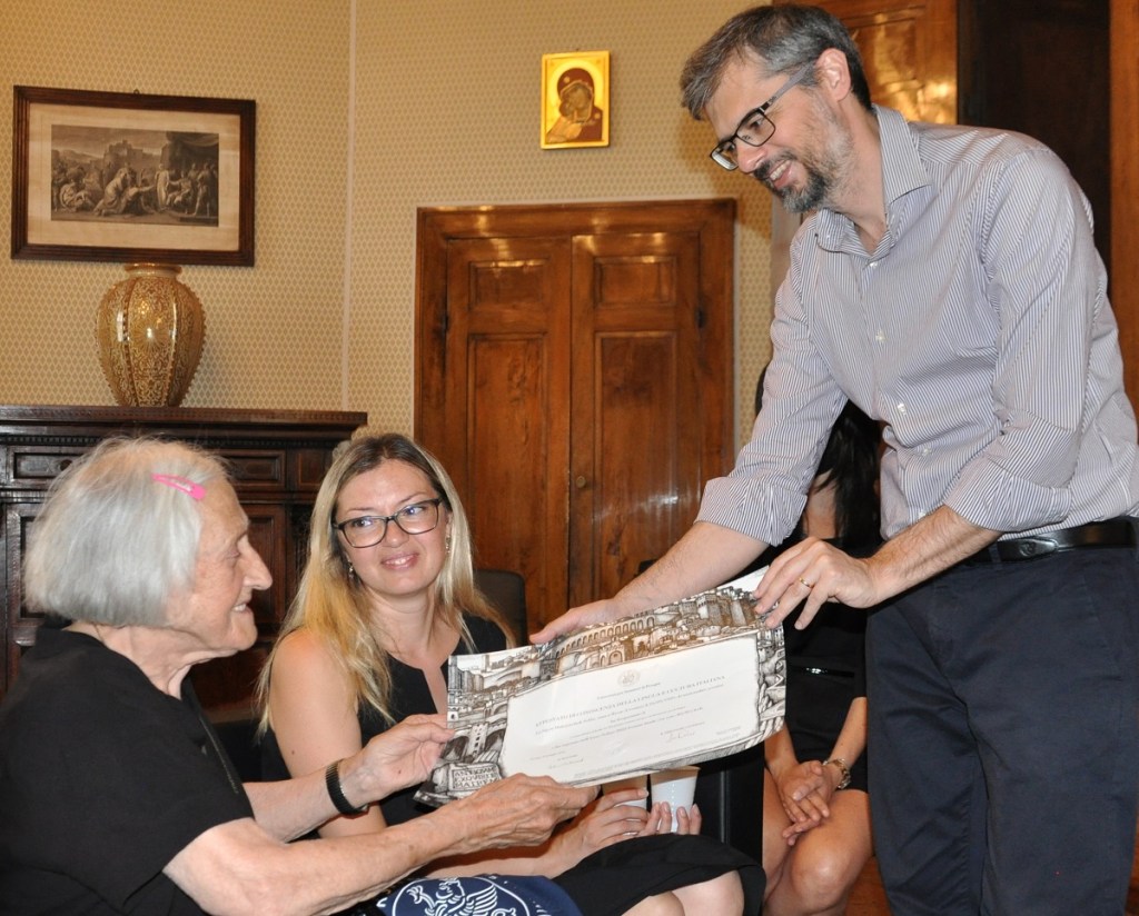 Sofia supera esame di italiano all’UniStra a 93 anni GALLERY