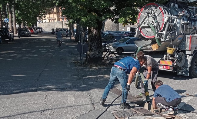 A Umbertide iniziata la pulizia di 600 tombini