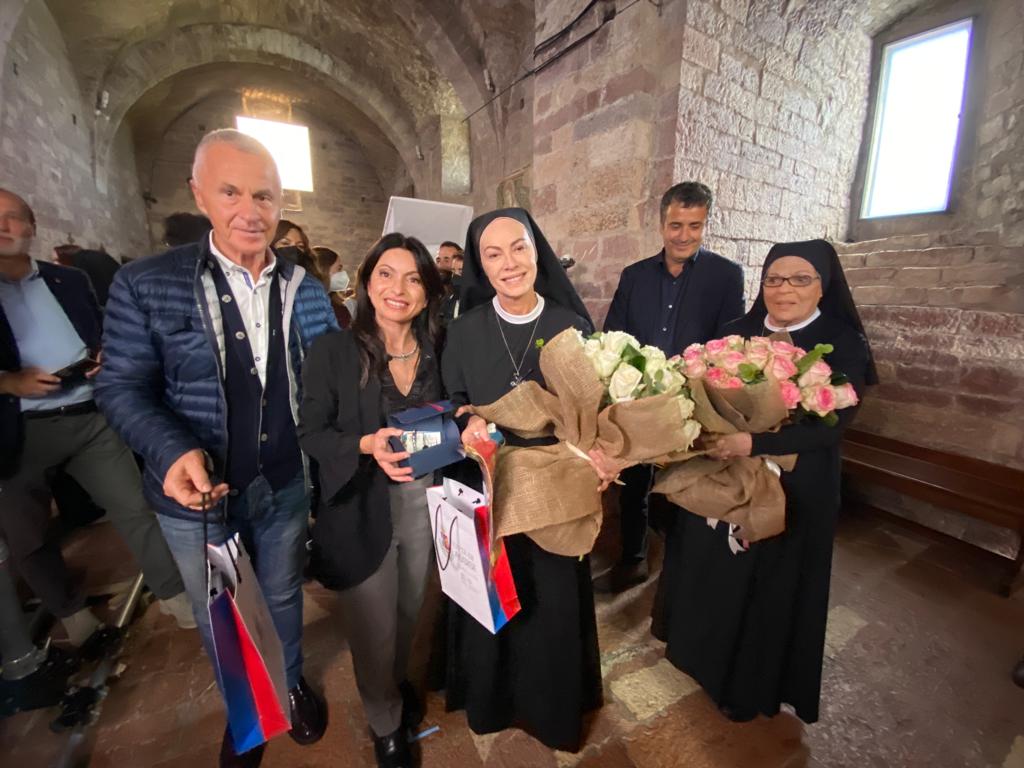 Che Dio ci aiuti 7, ultimi giorni di riprese ad Assisi | Il saluto a Elena Sofia Ricci, le foto