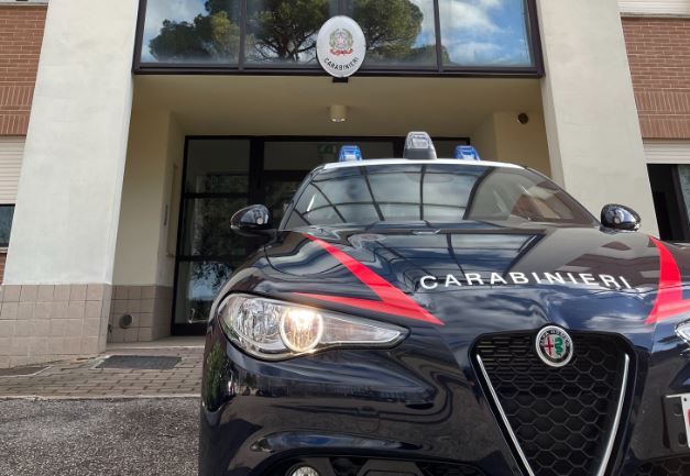 carabinieri assisi auto