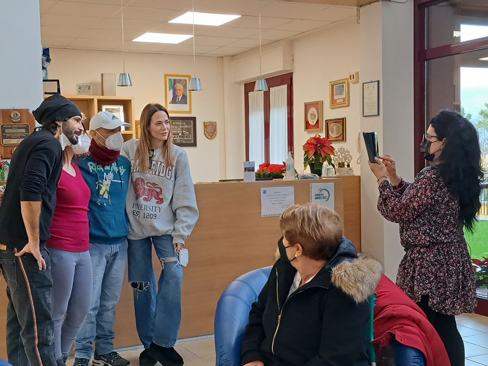 Laura Chiatti e Marco Bocci sempre vicini al “Chianelli”, tra doni e l’idea di un grande evento | Video