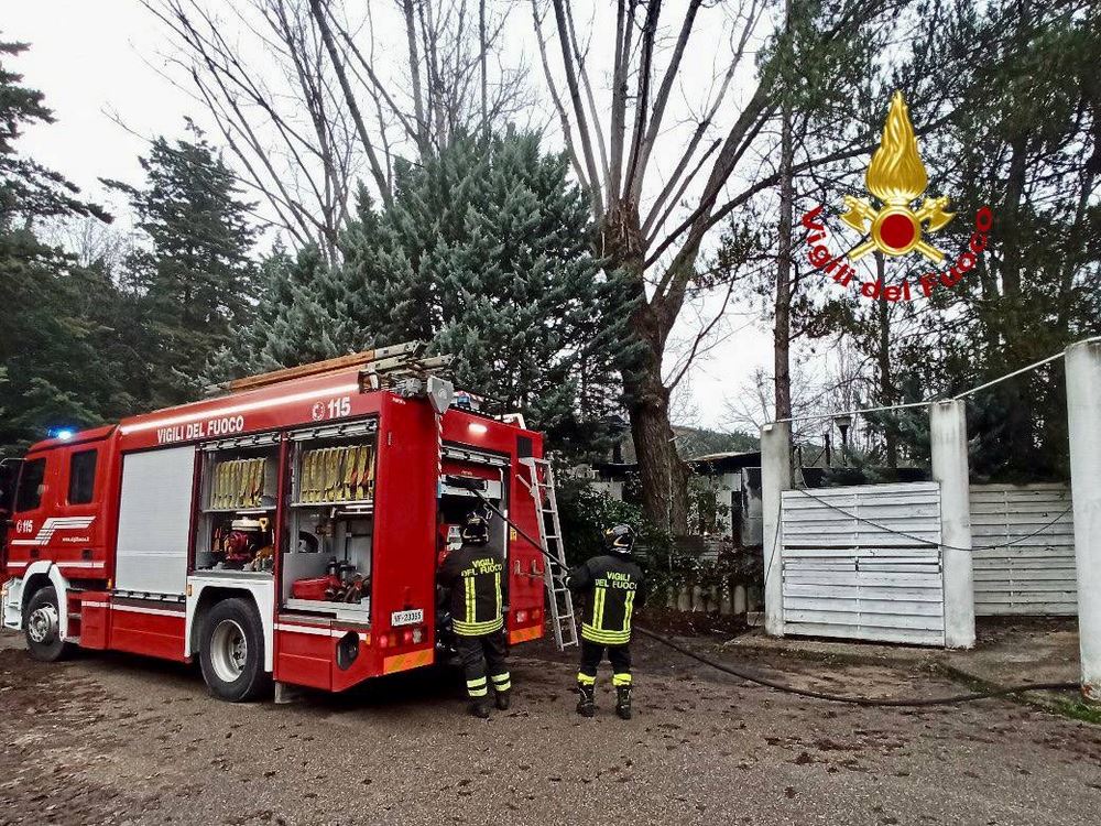 Incendio all’alba distrugge discoteca, l’ombra del dolo: edifici sequestrati