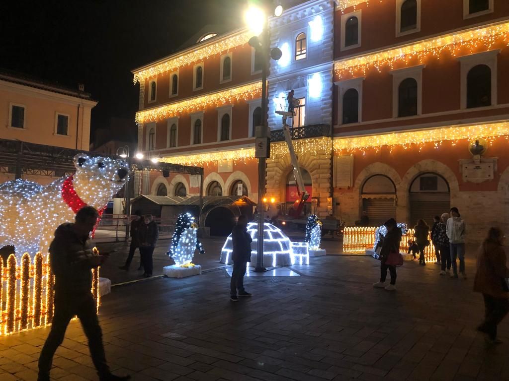 Ecco il Natale di Terni, magia e luci con installazioni sui palazzi ...