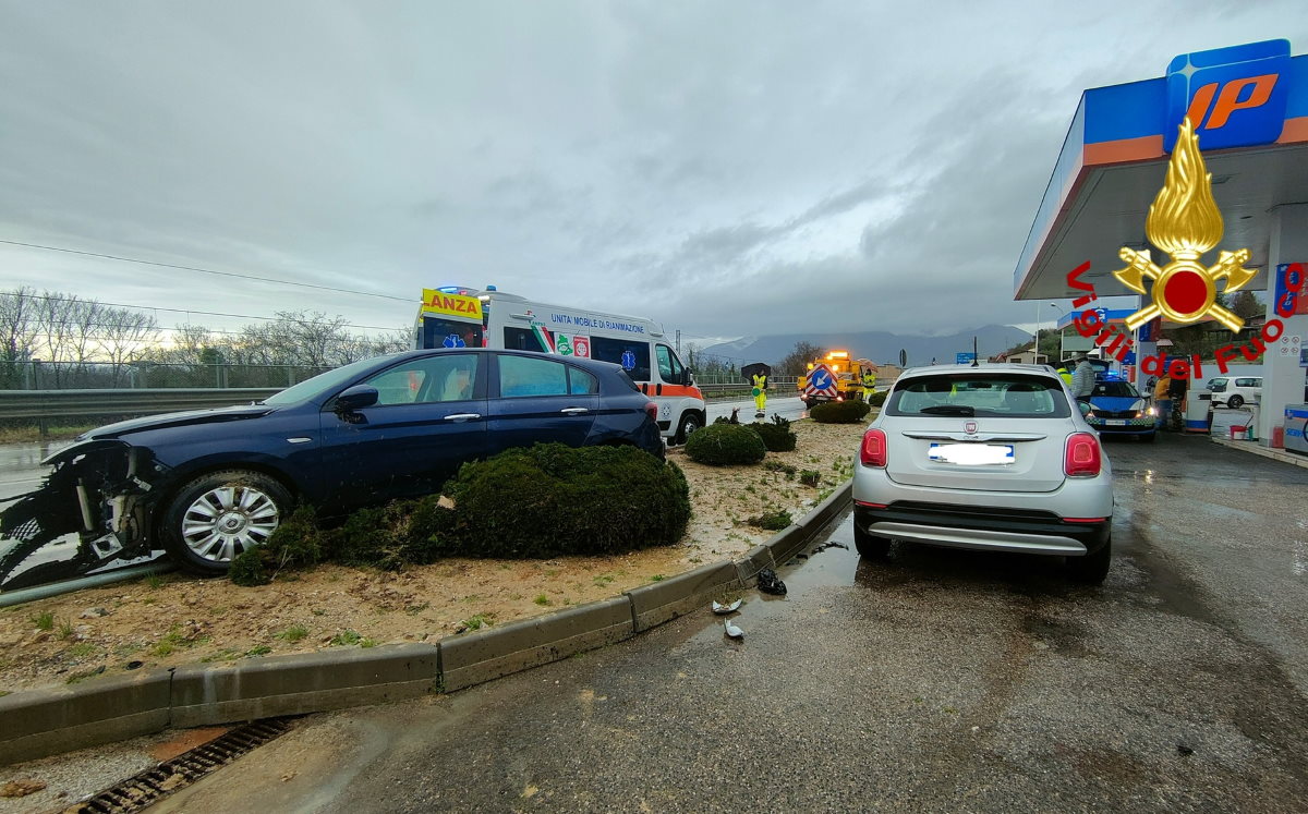 Incidente Stradale Sulla Flaminia, Coinvolte 3 Auto - Tuttoggi.info