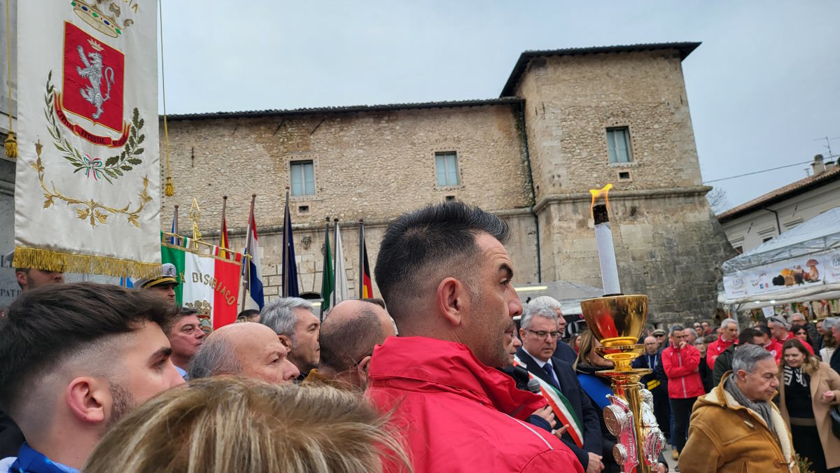 Norcia comemora San Benedetto, segunda-feira o retorno da Tocha Pro Pace
