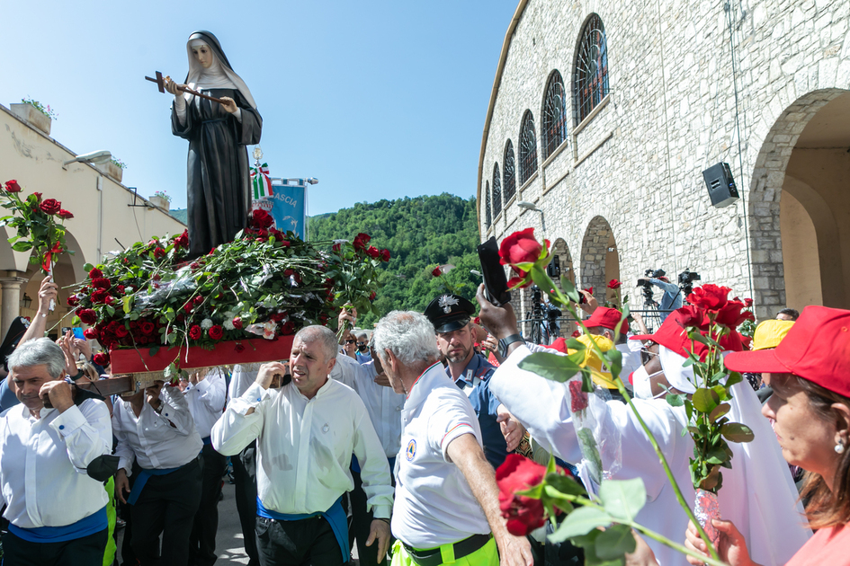 Cascia, 22 maggio 2022. La festa di Santa Rita con la processione e la messa presieduta dal Cardinal Piero Parolin.