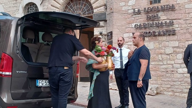 Annalisa E Muglia Matrimonio A Sorpresa Ad Assisi Cerimonia In