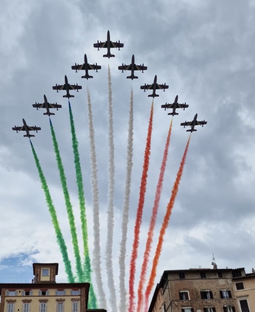 Le spettacolari immagini di Perugia viste dalle Frecce Tricolori VIDEO