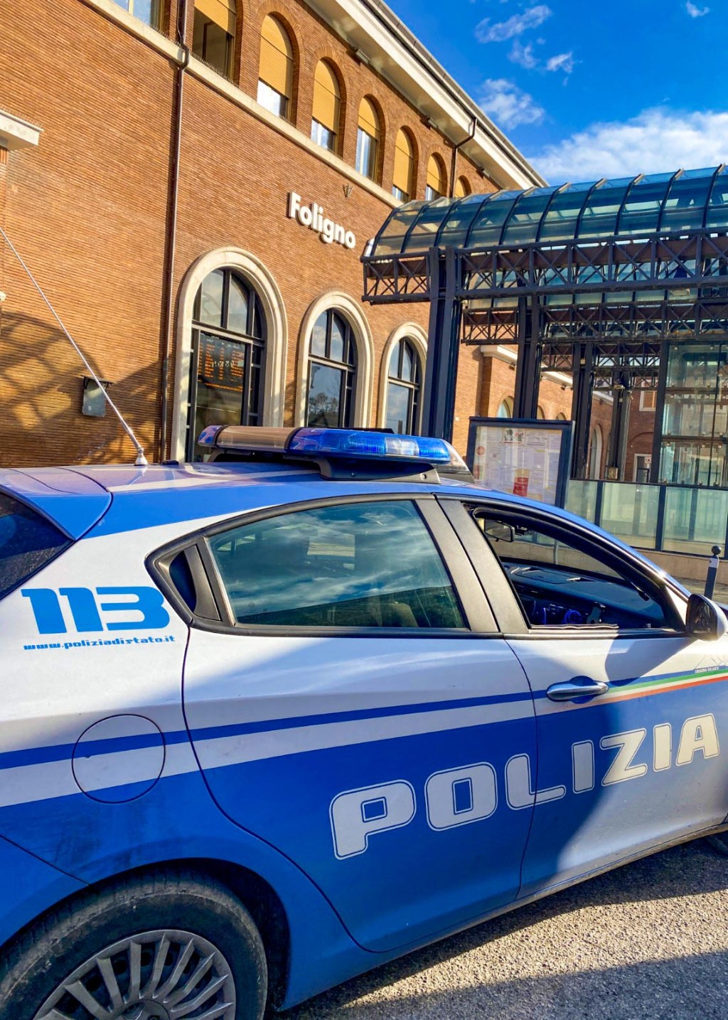 Dà fuoco a gel igienizzante in treno: denunciato 16enne per attentato a sicurezza trasporti