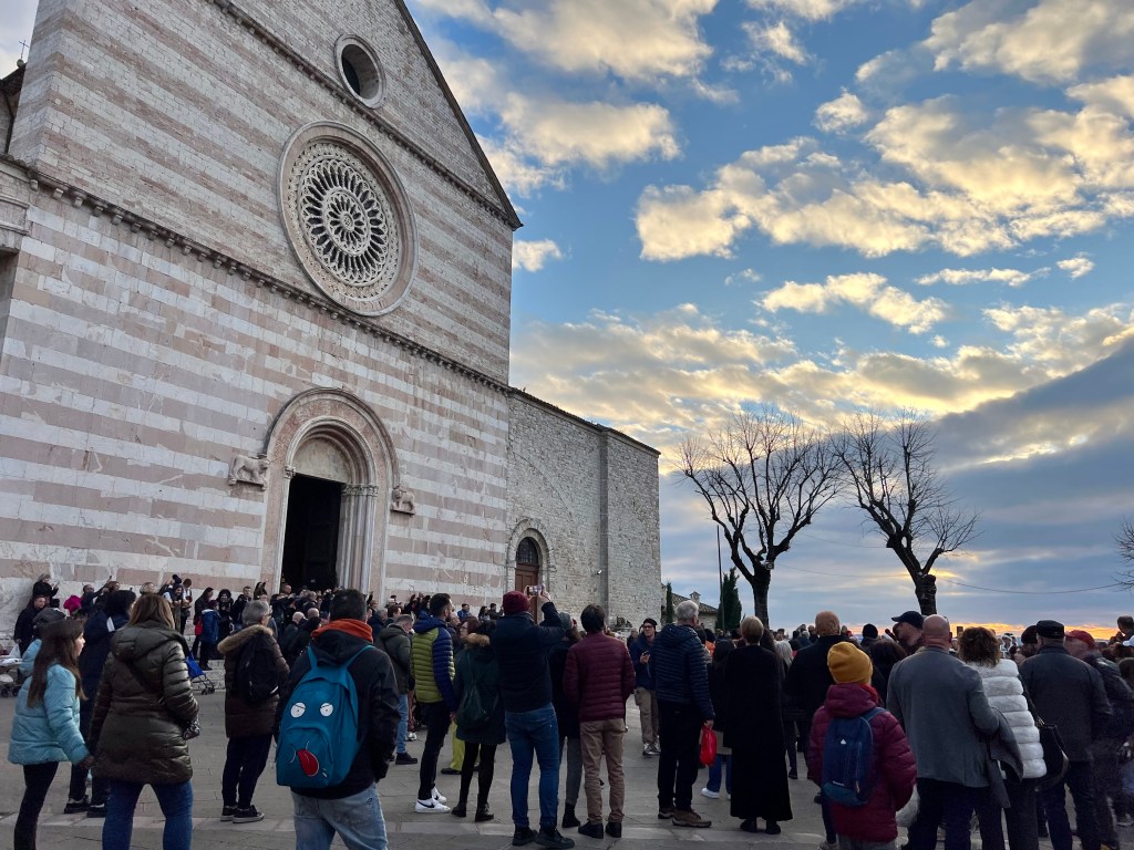 Boom di turisti ad Assisi nel 2023: 1.4 milioni di presenze e meta più amata in Umbria