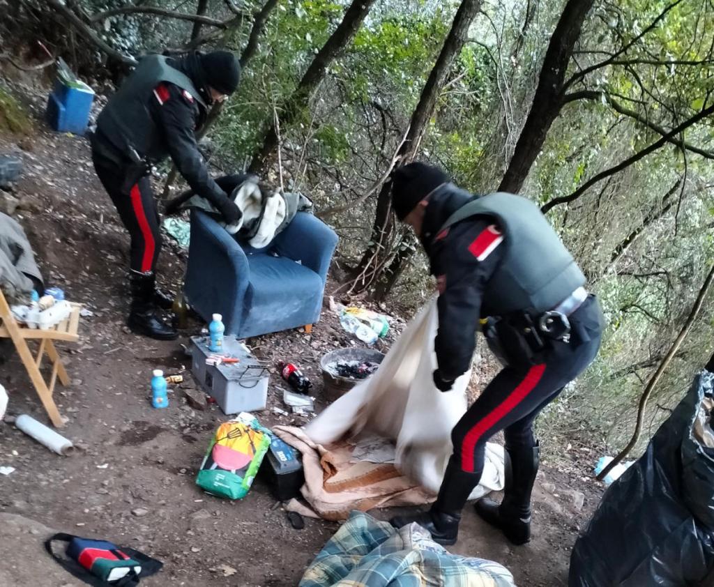 Boschi di Cesi covo di spacciatori, blitz dei carabinieri | Foto e video