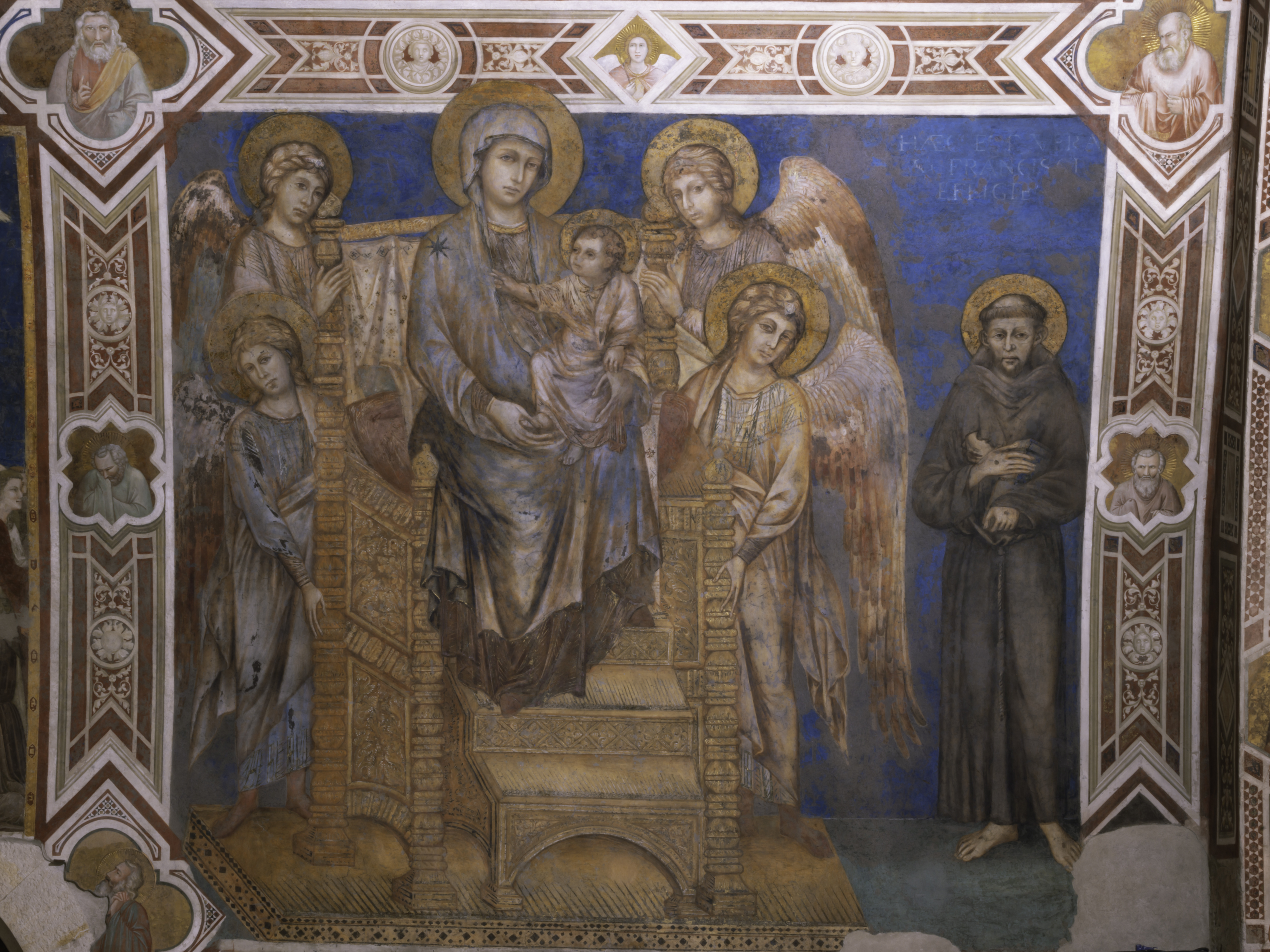 Torna a splendere la Maestà di Assisi di Cimabue: svelato l'affresco restaurato | Foto