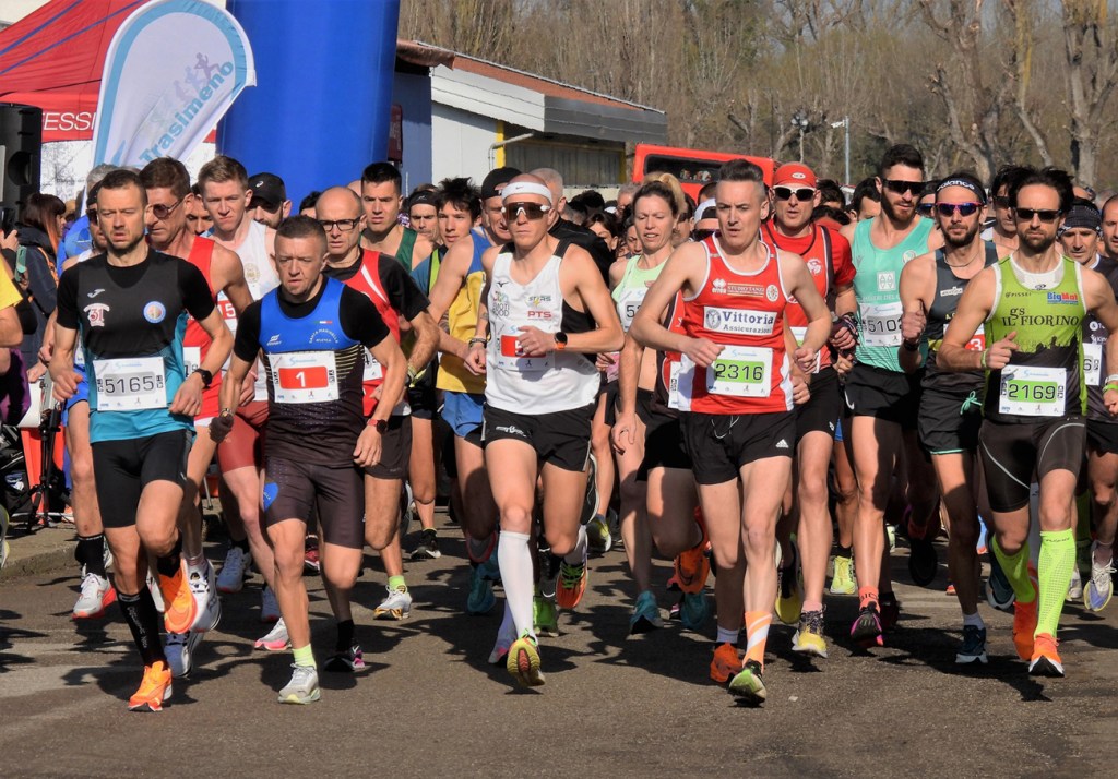 2400 iscritti per la Strasimeno, domenica la grande gara podistica sulle tradizionali 5 distanze