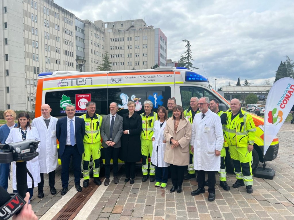 Ospedale Perugia, donata un’ambulanza per il trasporto neonatale