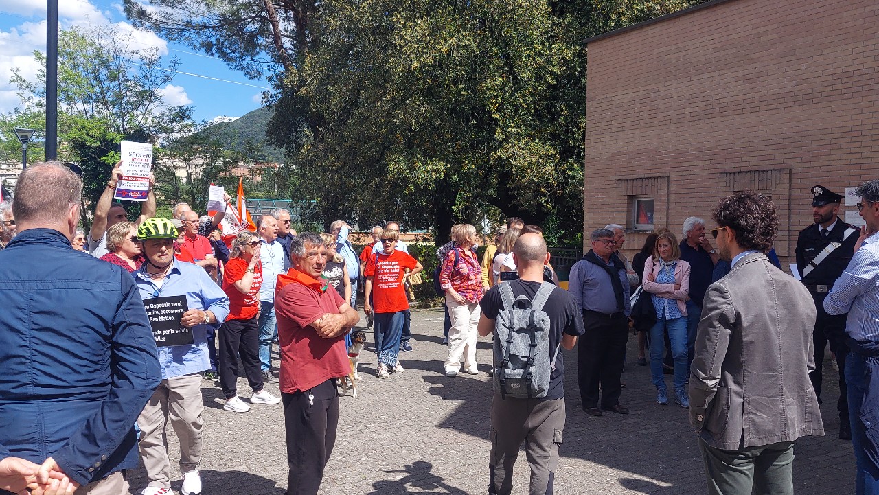 ministro schillaci protesta ospedale spoleto