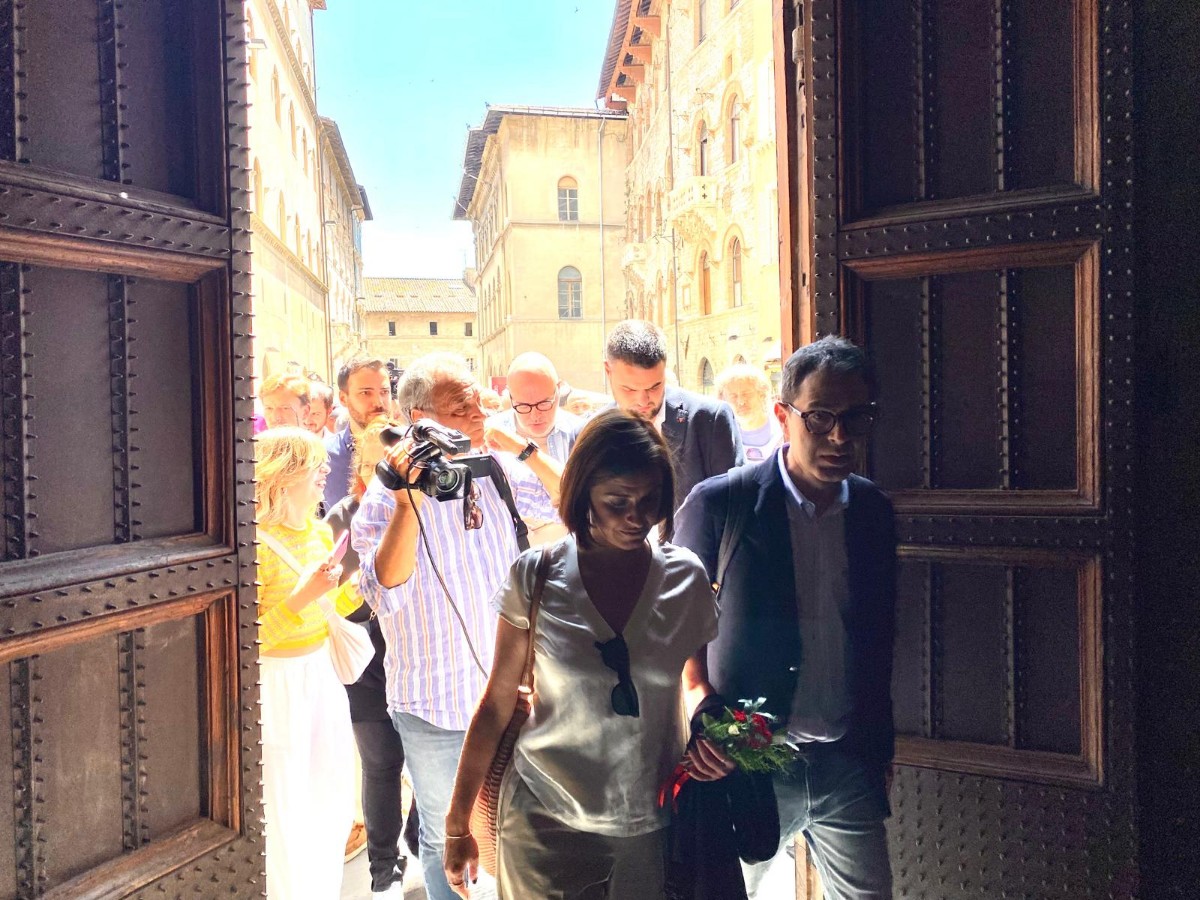 Vittoria Ferdinandi entra a Palazzo dei Priori 