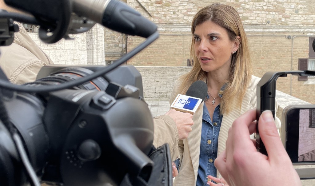 A Palazzo dei Priori torna la battaglia, Scoccia: “E’ finito il tempo dei sorrisi, governate con serietà”