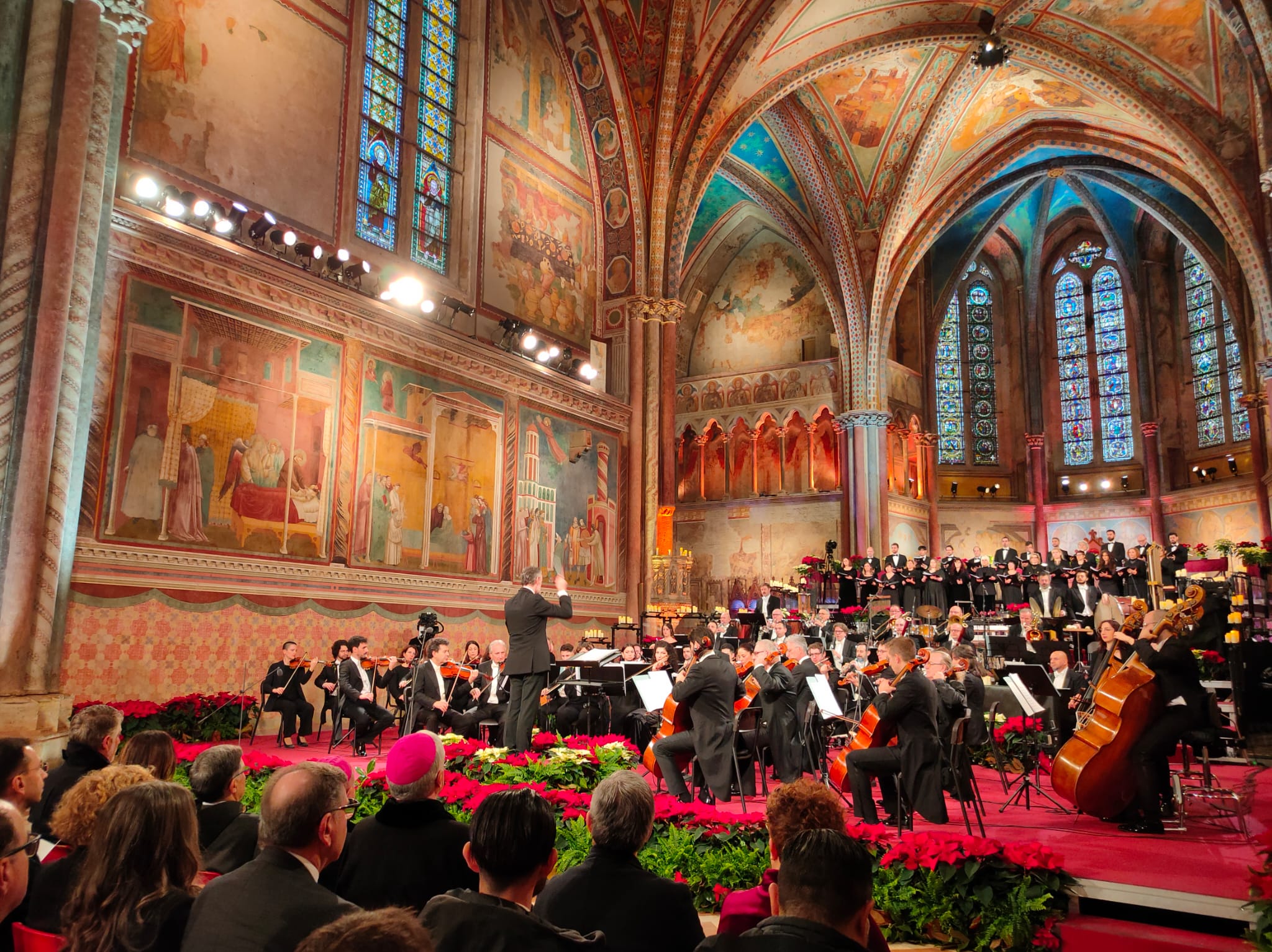 Registrato il concerto di Natale ad Assisi, fra Moroni: "L'intera umanità sogna e desidera la pace" | Foto