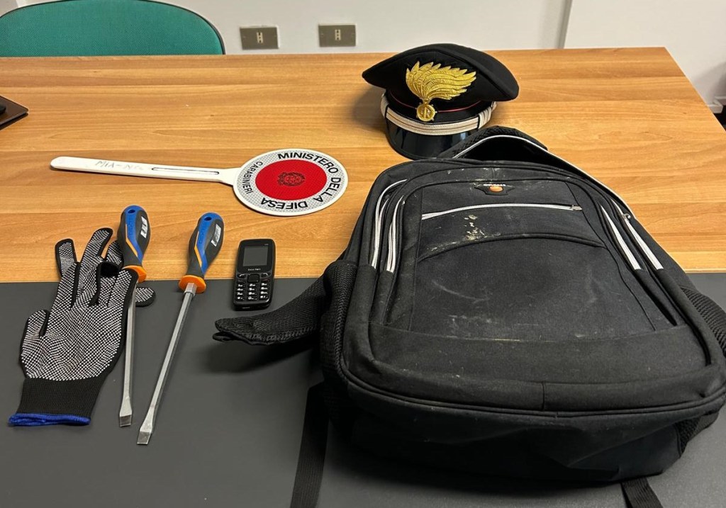 A 14 anni beccato a rubare in una casa, arrestato dai carabinieri