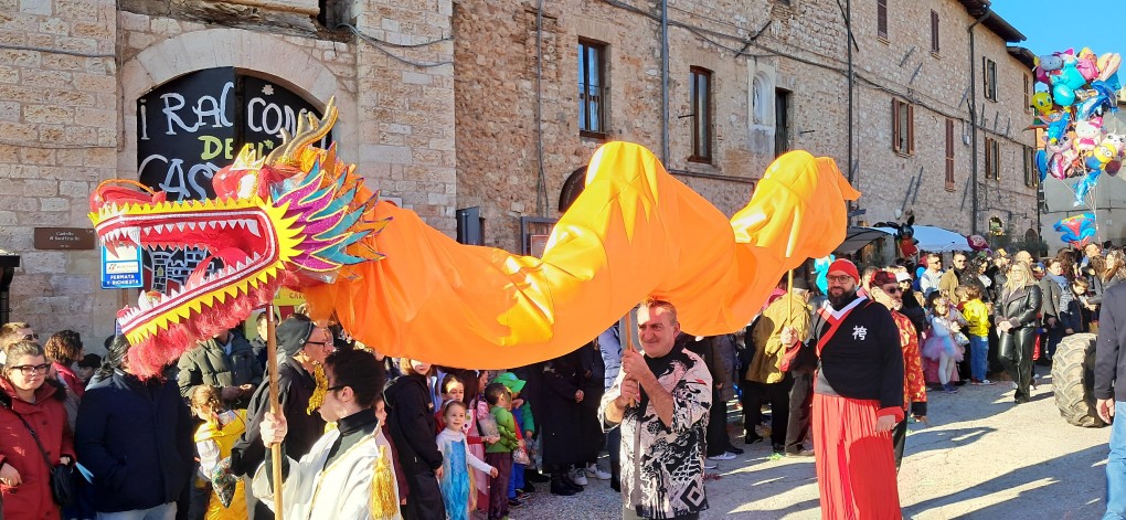 Colori, ironia e musica: a Sant’Eraclio esplode il Carnevale