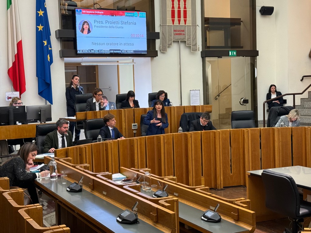 Dopo il voto sulle tasse ammessa la mozione di sfiducia a Proietti, Palazzo Cesaroni si ferma… per Pasqua