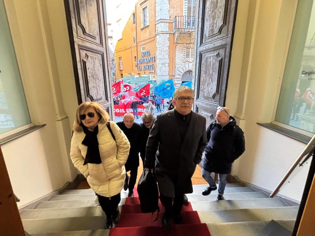 Proteste dei sindacati e “ricalcolo” fabbisogno sanità, la manovra si dimezza