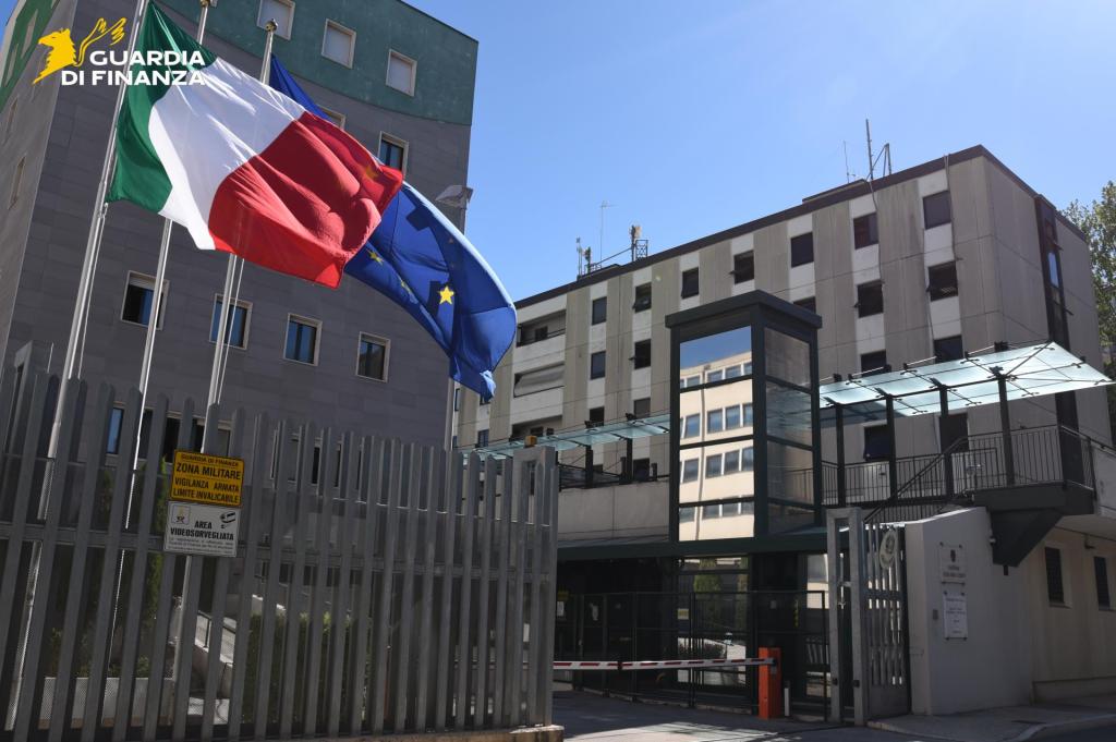 In sosta al centro commerciale con 4,6 kg di cocaina, arrestati