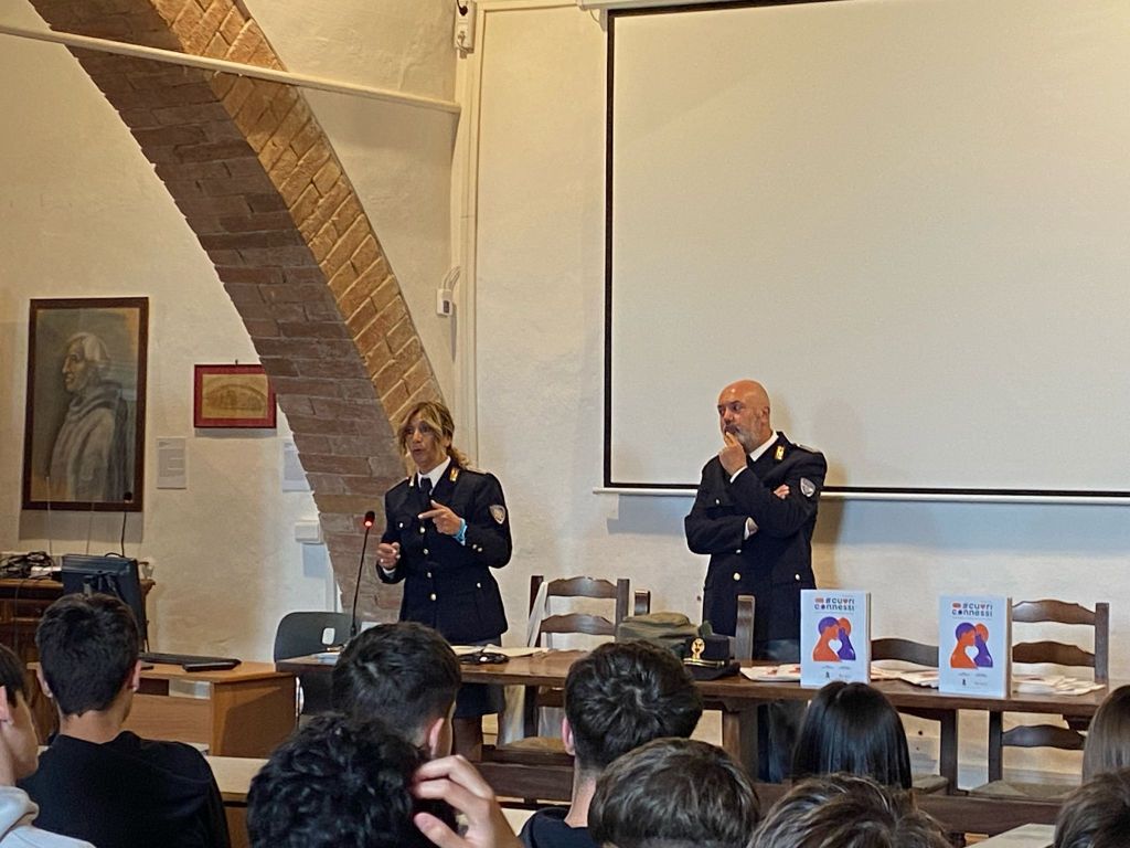 Sicurezza digitale e uso della rete, la Polizia incontra gli studenti dello “Jacopone da Todi”