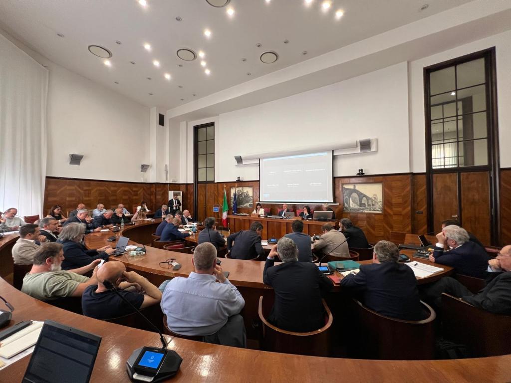 Ast: Arvedi ha presentato il piano industriale, ma serve più tempo per gli investimenti. Oltre a sciogliere il nodo energia