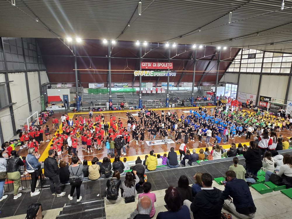 Secondo Circolo Spoleto, centinaia di alunni alla Festa dello sport | Foto e video