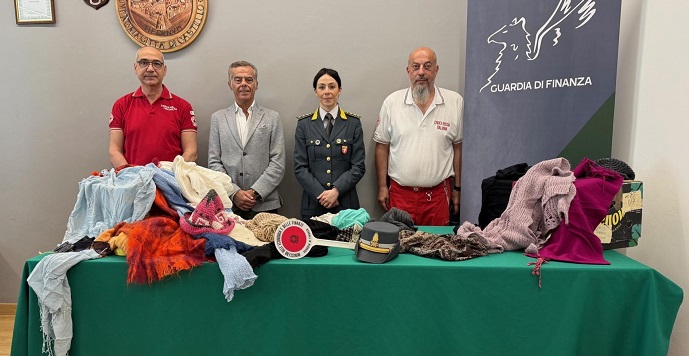 Finanza dona a Caritas e Croce Rossa 20mila prodotti sequestrati