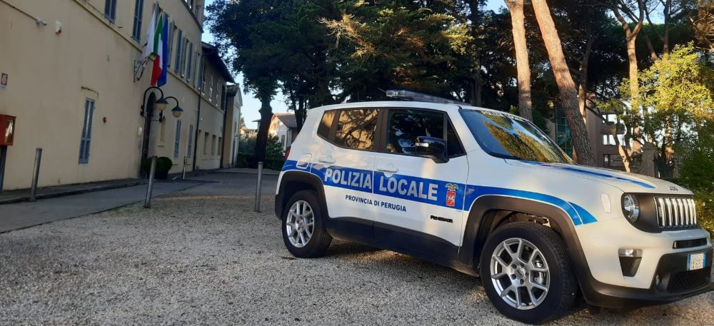 A piedi su una rampa della E45, giovane salvata dalla Provinciale