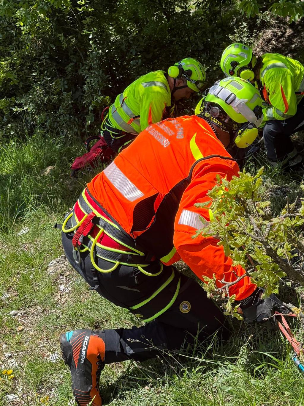 Tartufaio rimane ferito in una zona impervia: soccorso dal Sasu