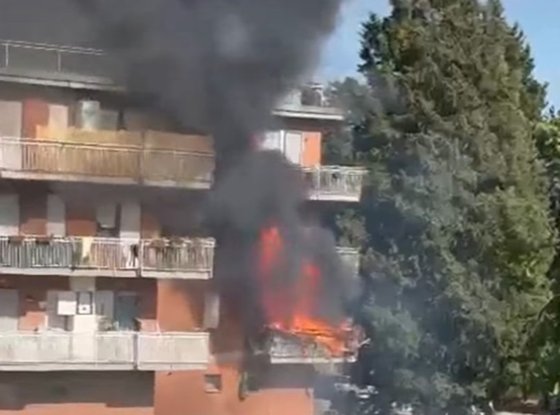 Incendio in appartamento | Sul posto pompieri e 118, feriti due anziani