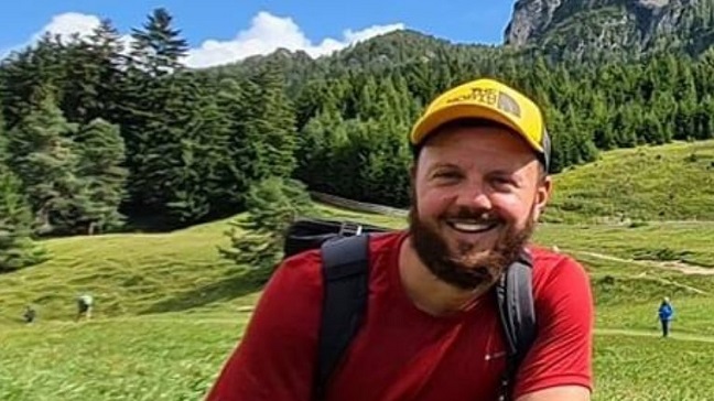 Muore a 42 anni, il cane dà “allarme” | Altotevere sconvolto per la scomparsa di Lorenzo