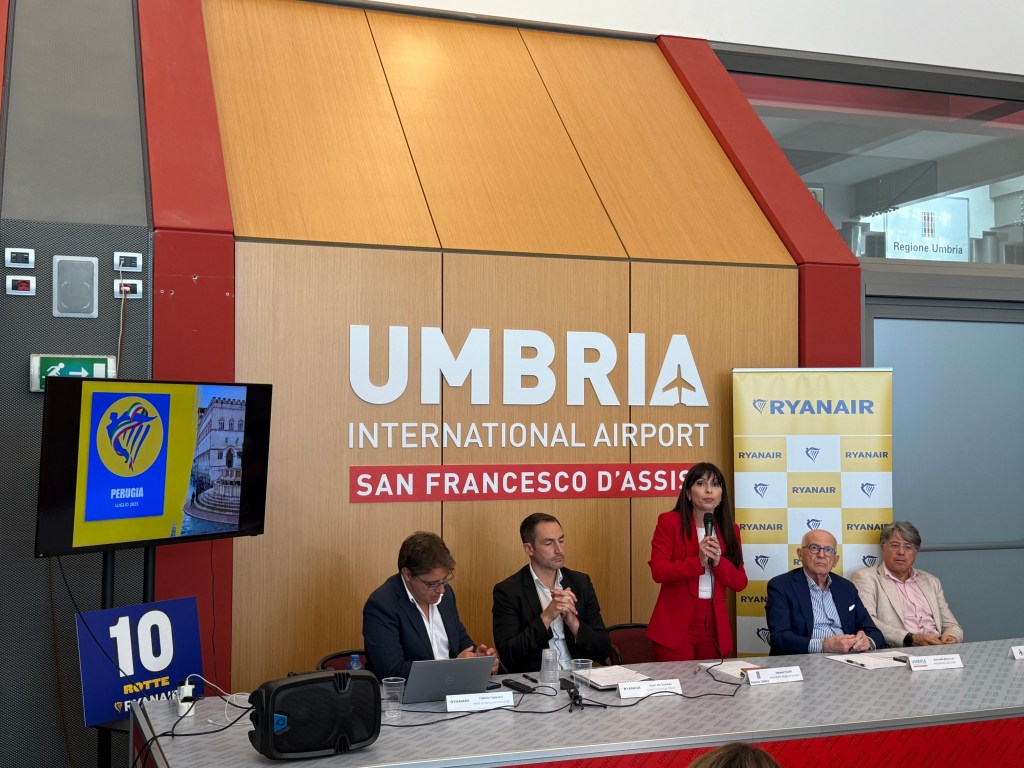 Altre 10 rotte, raddoppio passeggeri e 300 nuovi posti di lavoro: le condizioni di Ryanair