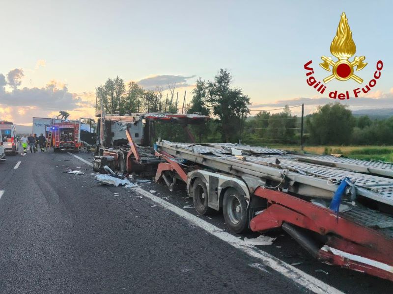 Incidente in autostrada A1 tra tir, chilometri di coda