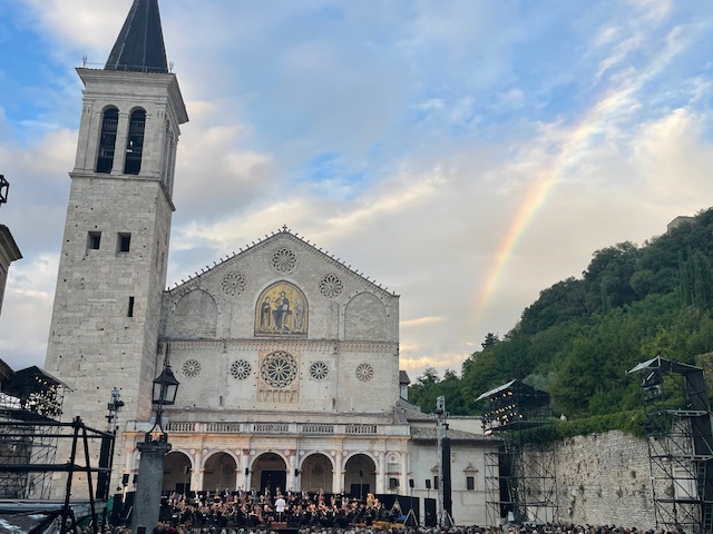 Lavoro, Festival Spoleto cerca responsabile amministrativo, il bando: laurea triennale, 85mila € più rimborsi
