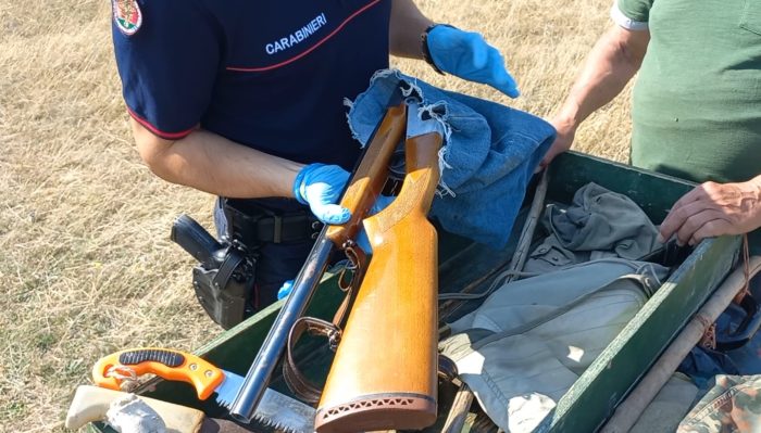 A caccia in quad in un’area protetta, sequestrate armi e munizioni
