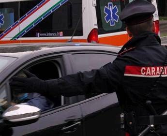 Cadavere di donna trovato sepolto vicino a una casa