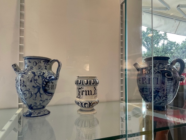 Farmacie comunali, Uil sospende protesta | Ecco le ceramiche “antiche” acquistate con le medicine degli spoletini