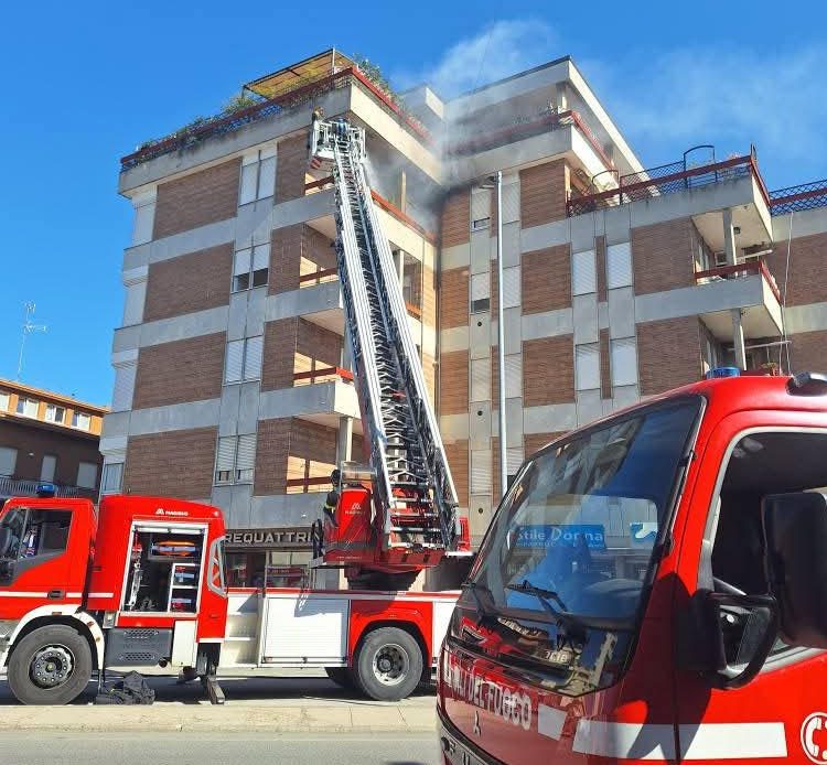Esplode lavatrice, balcone in fiamme: attimi di paura a Ponte San Giovanni